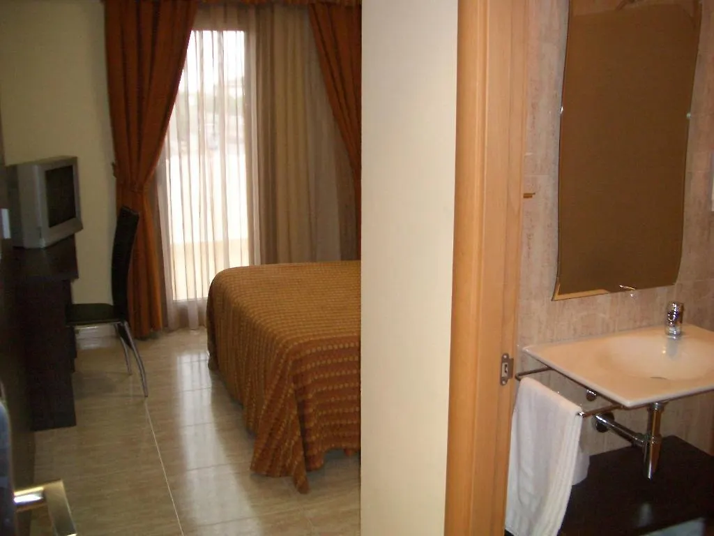 Hotel Pique Gandesa 0*,